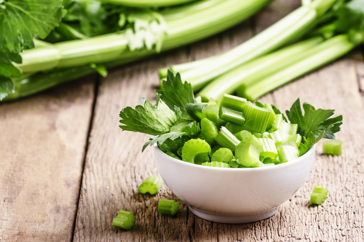 Avoid picking limp or rubbery celery. The darker the colour of the stalk, the more bitter the veggie will taste. #HalfYourPlate #VeggieTip