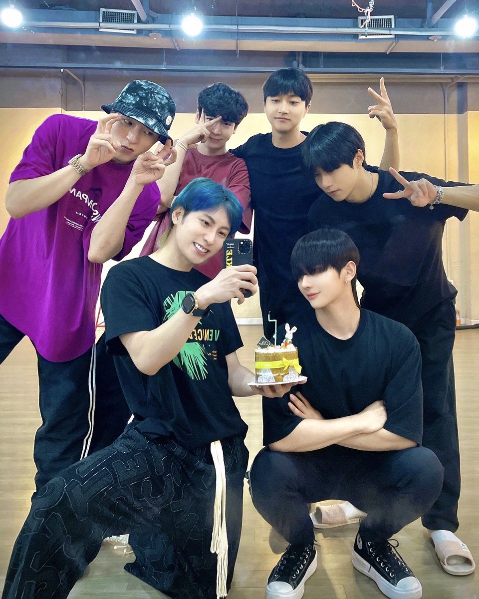 isaacvkm_1212's tweet photo. Thank you guys for the surprise 🙆🏻‍♂️🙆🏻‍♂️❤️ once IN2IT forever IN2IT ❤️🙆🏻‍♂️

#인투잇 #인투유 #지안 #연태 #인호 #현욱 #아이젝 #인표 #IN2IT #IN2U #JIAHN #YEONTAE #INHO #HYUNUK #ISAACVKM #INPYO @Official_IN2IT https://t.co/WwAuCVSdPh
