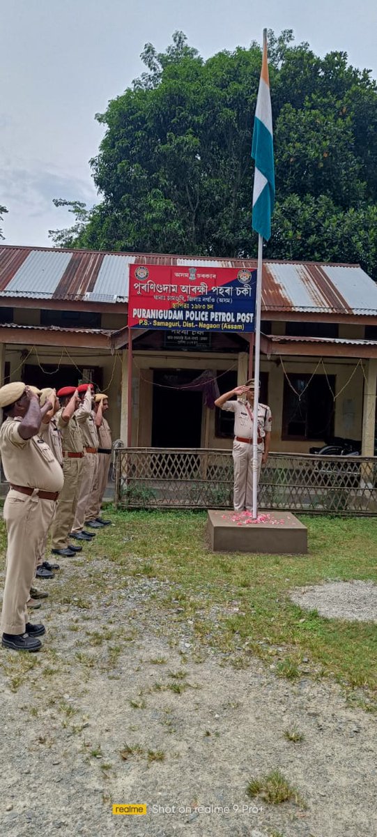 nagaonpolice's tweet photo. Celebrate by police personal at Puronigudam PP
#AzadiKaAmritMahotsav
#HarGharTiranga
#HarGharTirangaAssam  

@PMOIndia
@HMOIndia
@MinOfCultureGoI
@CMOfficeAssam
@himantabiswa
@DGPAssamPolice
@assampolice https://t.co/oquVqM55zW