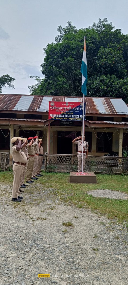 nagaonpolice's tweet photo. Celebrate by police personal at Puronigudam PP
#AzadiKaAmritMahotsav
#HarGharTiranga
#HarGharTirangaAssam  

@PMOIndia
@HMOIndia
@MinOfCultureGoI
@CMOfficeAssam
@himantabiswa
@DGPAssamPolice
@assampolice https://t.co/oquVqM55zW