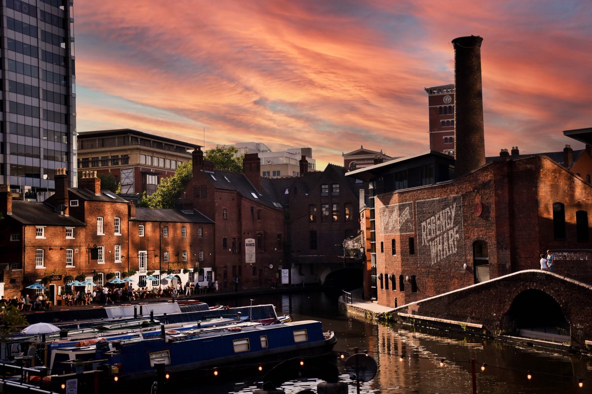 kls2085's tweet photo. Canal House views 
#Birmingham2022 #BIRMINGHAM #birminghamcanal #canal #barge #regencywharf #sunset #views #city #summer #photooftheday #potd #photographer #photographylovers #photograph #nikon #d5600 #snap #buildings #stunning #lovebrum #canalside https://t.co/owKFxPux1d