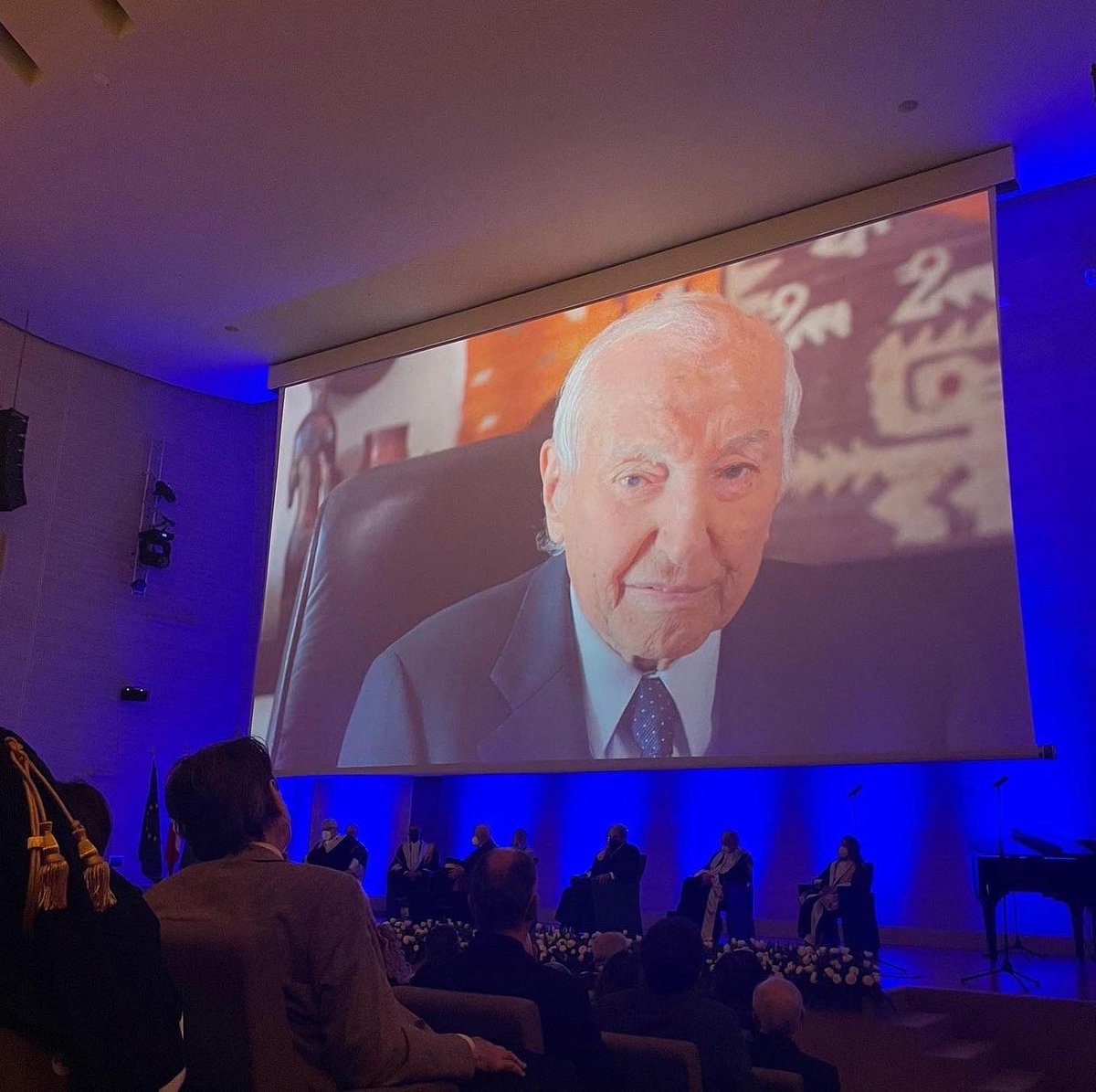 “Ricordate: lo studio è importante. Cercate sempre l’eccellenza.”

Ci lascia oggi il grande divulgatore scientifico Piero Angela, che, con queste parole, lo scorso febbraio aveva salutato i nostri studenti in occasione della cerimonia di inaugurazione dell’anno accademico.

❤️