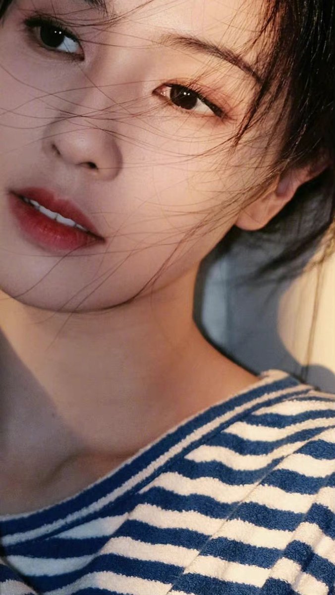 dramapotatoe's tweet photo. #BaiLu shares new snaps https://t.co/H0LKzGUnbB