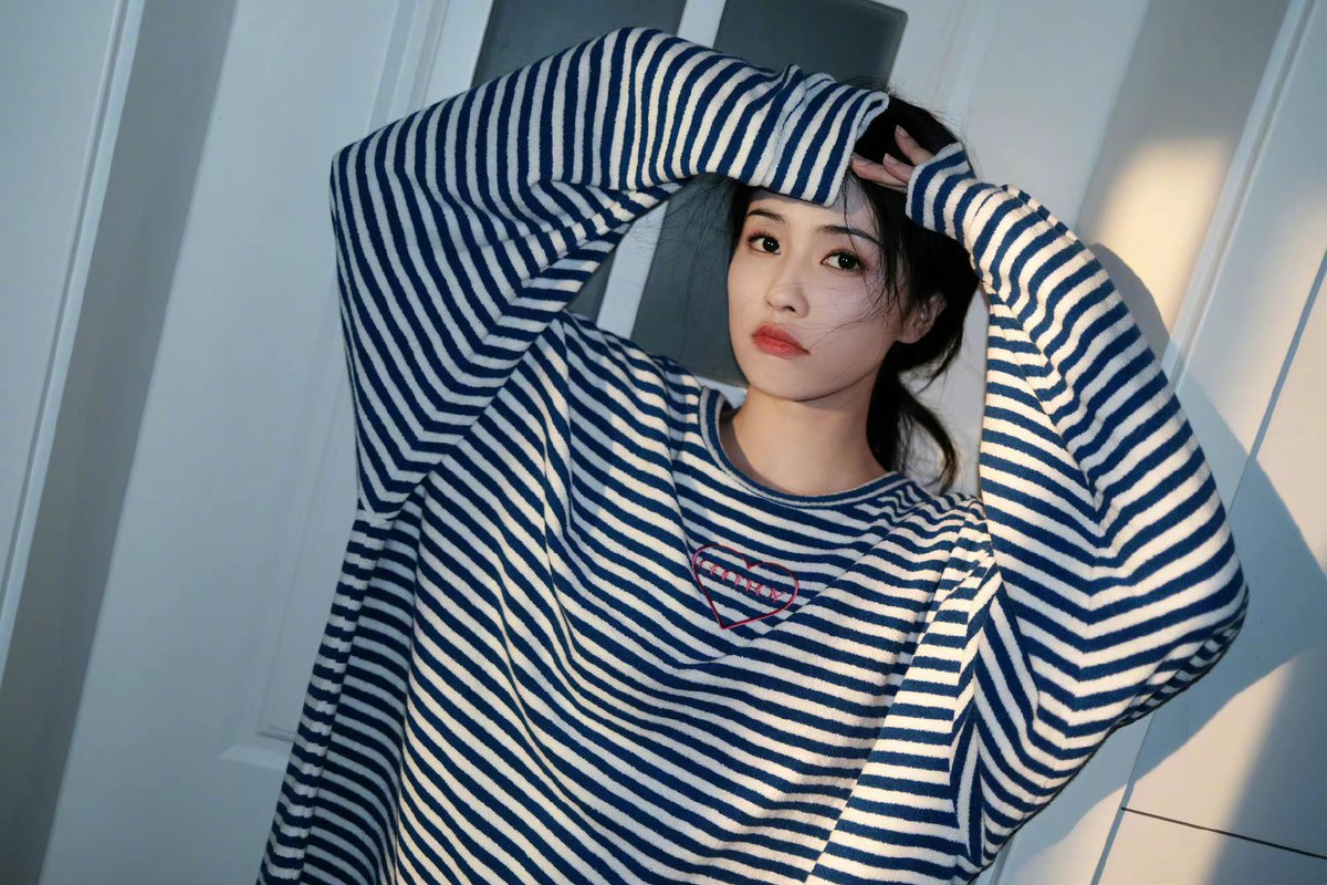 dramapotatoe's tweet photo. #BaiLu shares new snaps https://t.co/H0LKzGUnbB