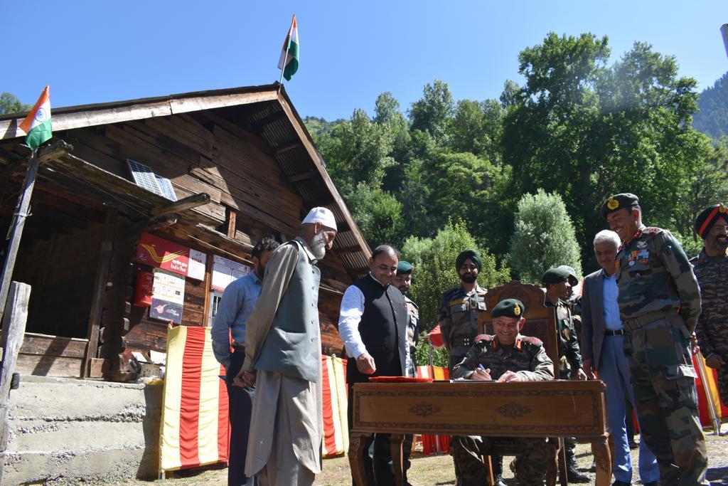NorthernComd_IA's tweet photo. #LtGenUpendraDwivedi, #ArmyCdrNC, interacted with staff of the forward most Post Office, along the #LC in #Keran, overlooking the Neelam Village in #POK. The post office is testimony to efficiency of the civil administration, where spirit of #AmritMahotsav is festive.

@adgpi https://t.co/cbcmq6BvNa