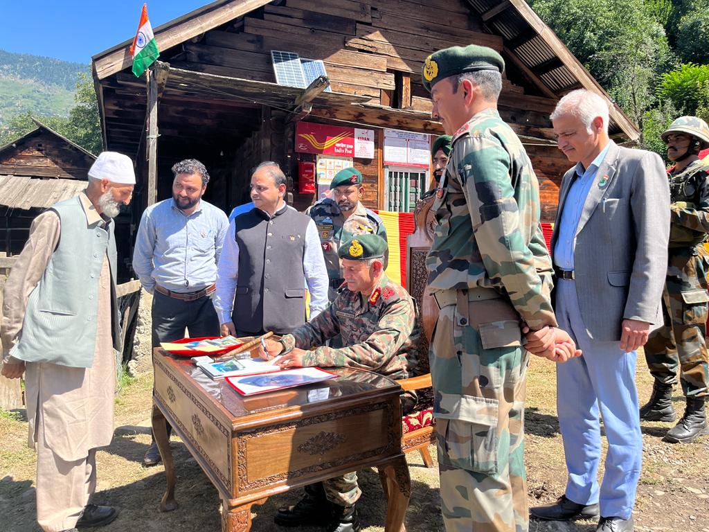 NorthernComd_IA's tweet photo. #LtGenUpendraDwivedi, #ArmyCdrNC, interacted with staff of the forward most Post Office, along the #LC in #Keran, overlooking the Neelam Village in #POK. The post office is testimony to efficiency of the civil administration, where spirit of #AmritMahotsav is festive.

@adgpi https://t.co/cbcmq6BvNa