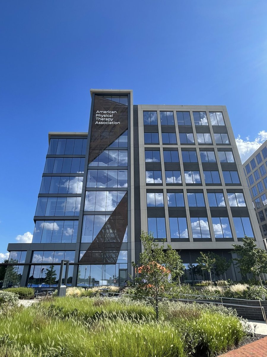 jdassingerDPT's tweet image. Day 2 of @APTAtweets #LeadershipCongress2022 💥 

Yesterday I had the opportunity to tour the new HQ and finally meet all 2022 Leadership Scholars and Mentors! 

The future is looking bright.. get your sunglasses 😎