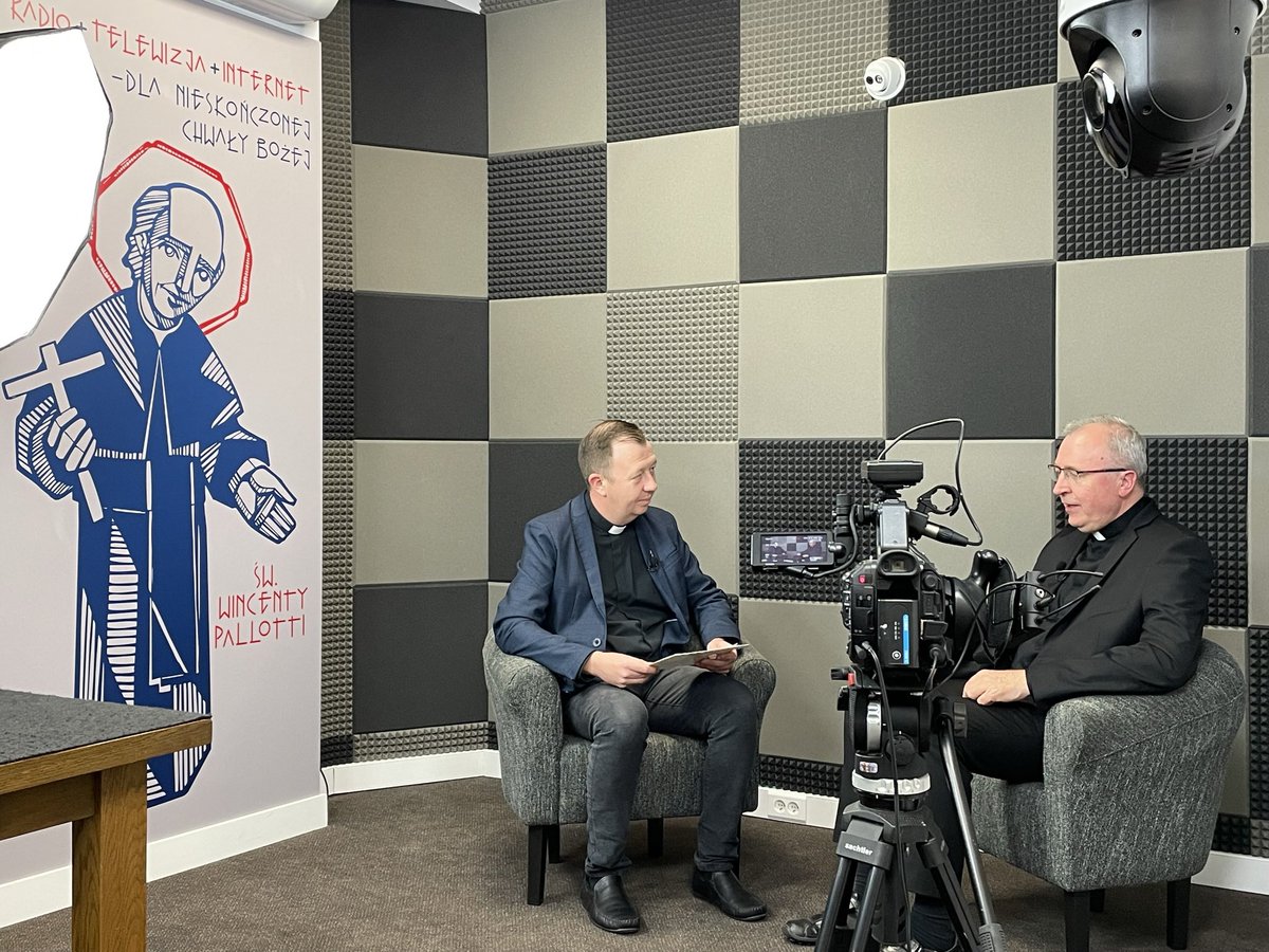 pallottifm's tweet photo. To był człowiek o niezwykłej kulturze osobistej, oczytany, interesujący się sztuką, polityką, bieżącymi sprawami, medycyną. 
https://t.co/h0kMI9mvzA @ReligiaTVP @tvp_info @pallotyni @InfoSAC_WA @EpiskopatNews https://t.co/cZAMNM4Wiv