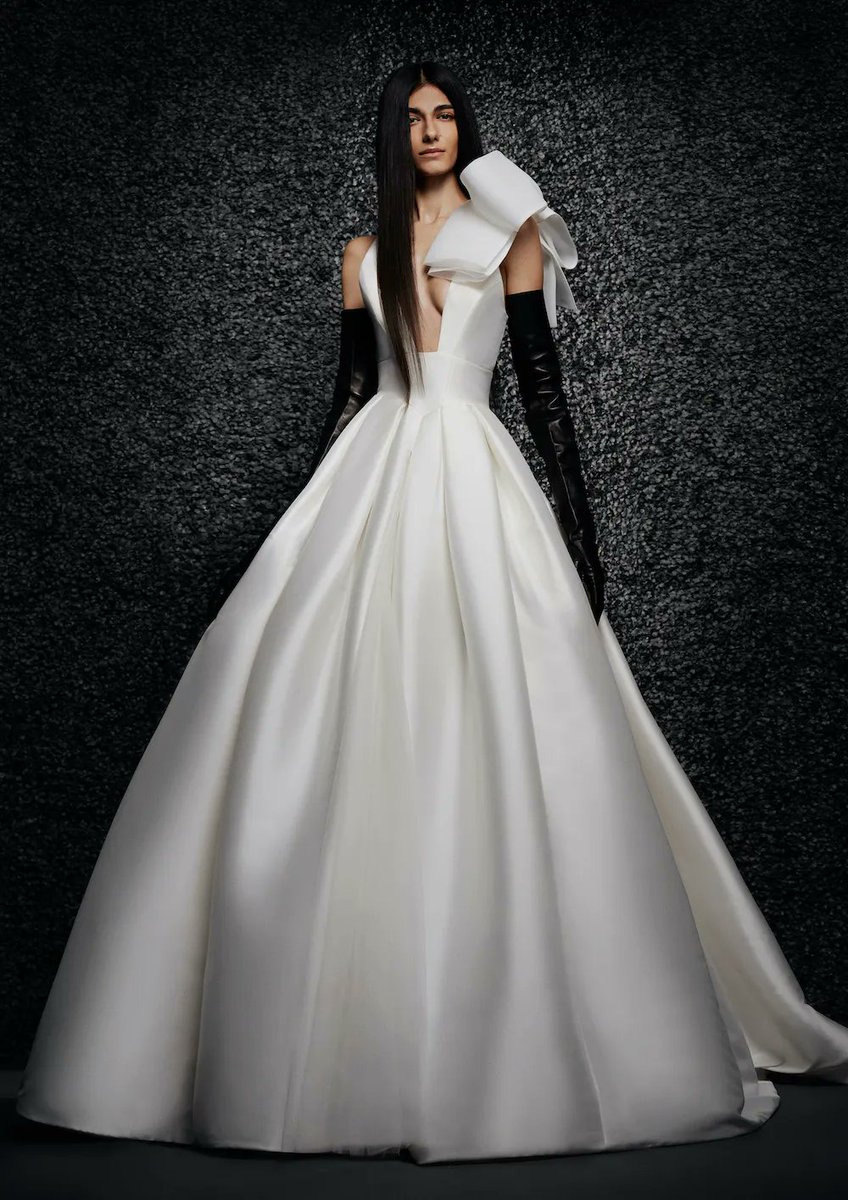 ✨ Vera Wang Bride ✨

See more here: buff.ly/3nl5lmn ❤️

#VeraWangBride #DesignerBridal #Designer