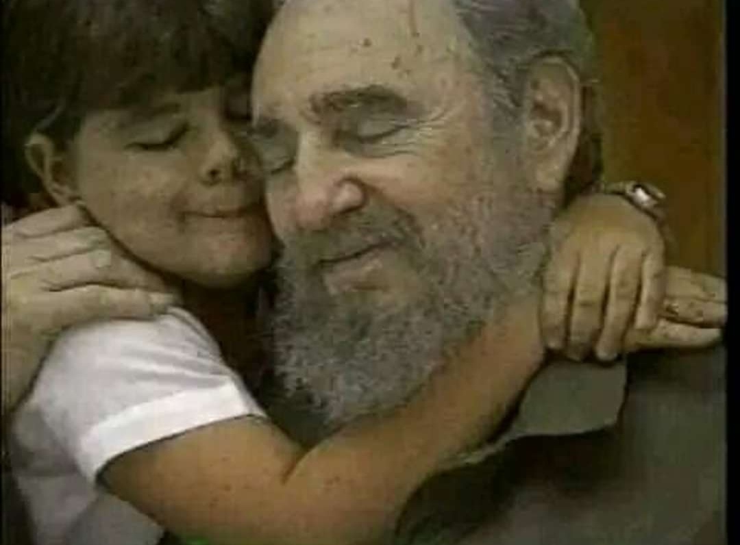 📢 ¡Fidel es Fidel! y hoy a sus 96 sigue guiando nuestros pasos y sumando victorias.
🎙️ #FidelPorSiempre vive en nuestros 💓.
#DeZurdaTeam #IzquierdaUnida. 
@FrankErnestoGa2 @LetiSGlz @DianaZurda @dayanara0159 @YAVelzquez1 @henryraul @helenjnezhdez @heletroya