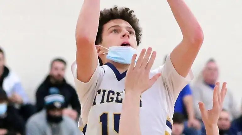 _BrianReichert's tweet photo. Some big time players to watch on Long Island this upcoming season.

Liam Connor Manhasset
@BrendanCarr33 Northport
@MGarside5 @KingsmenHoops 
Pat Burke SmithtownWest https://t.co/XHFWp4gKTd
