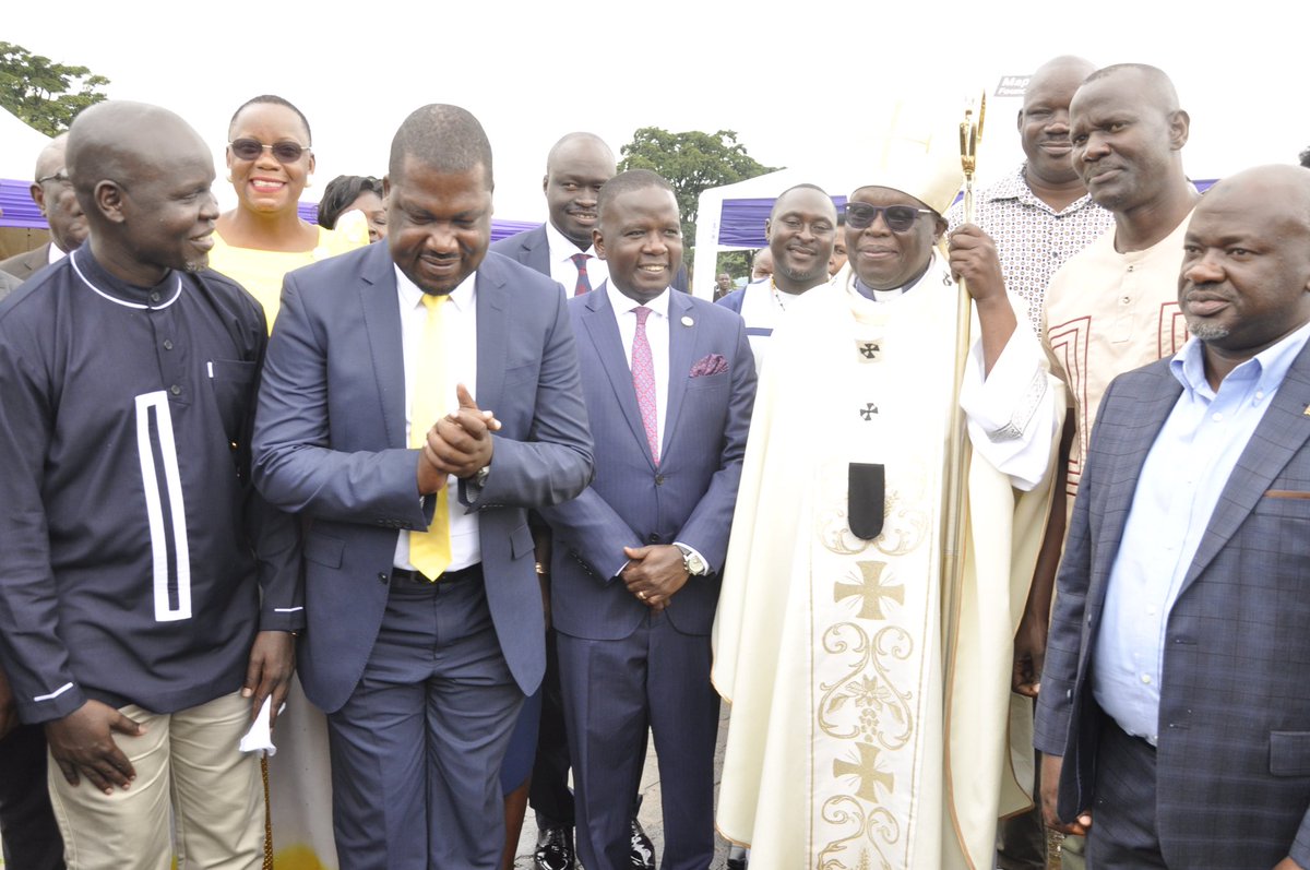 Mapenduzi_Fundn's tweet photo. Members of Parliament in a picture moment with his Grace, the most Rev.. Dr. John Baptist Odama

#MapenduziFoundation https://t.co/oPsQiOKHbY