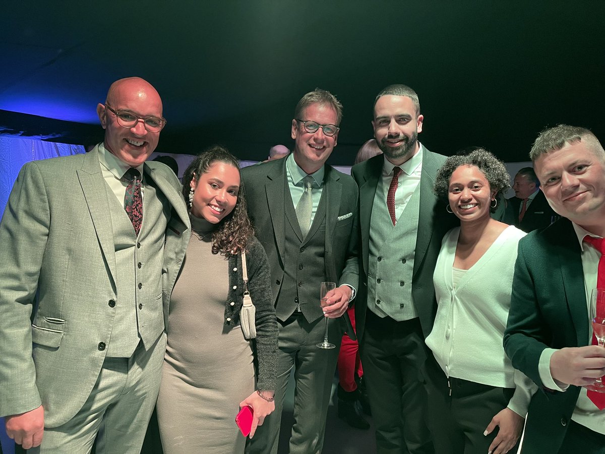 <a href="/itvracing/">ITV Racing</a> <a href="/MCYeeehaaa/">Matt Chapman</a> Just watching the horse racing at Newbury 🐎  on ITV. Not something that I would normally do on a hot Saturday afternoon 😎, but many thanks to <a href="/_TakeTheReins/">#TTR</a> <a href="/joshapiafi/">Josh Apiafi</a> <a href="/RacingMediaAca/">Racing Media Academy</a> for giving us a wonderful introduction😀. Still we would like to see more diversity 👍🏽