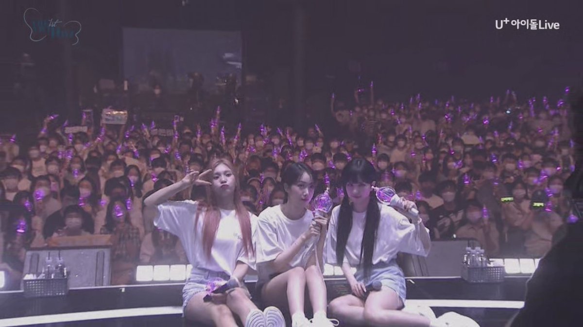 GFS_backup's tweet photo. [PIC] 220813 - VIVIZ THE 1ST VIVID DAYZ FANMEETING encore phototime

#VIVIZ_1ST_FANMEETING @VIVIZ_official https://t.co/49dkQ6tCuV