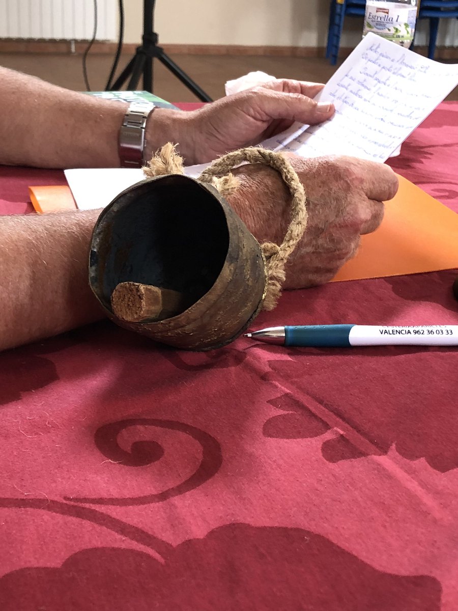 vicentsanz's tweet photo. Al vermut literari de l’@ACFAXert , de la mà de @JMesseguerCarbo, per parlar d’#Estrellademar, Ramon París i #Seidia @OnadaEdicions i Joan Besalduch #Depastorapastor. Hem tocat l’esquella! https://t.co/olNNr9worj
