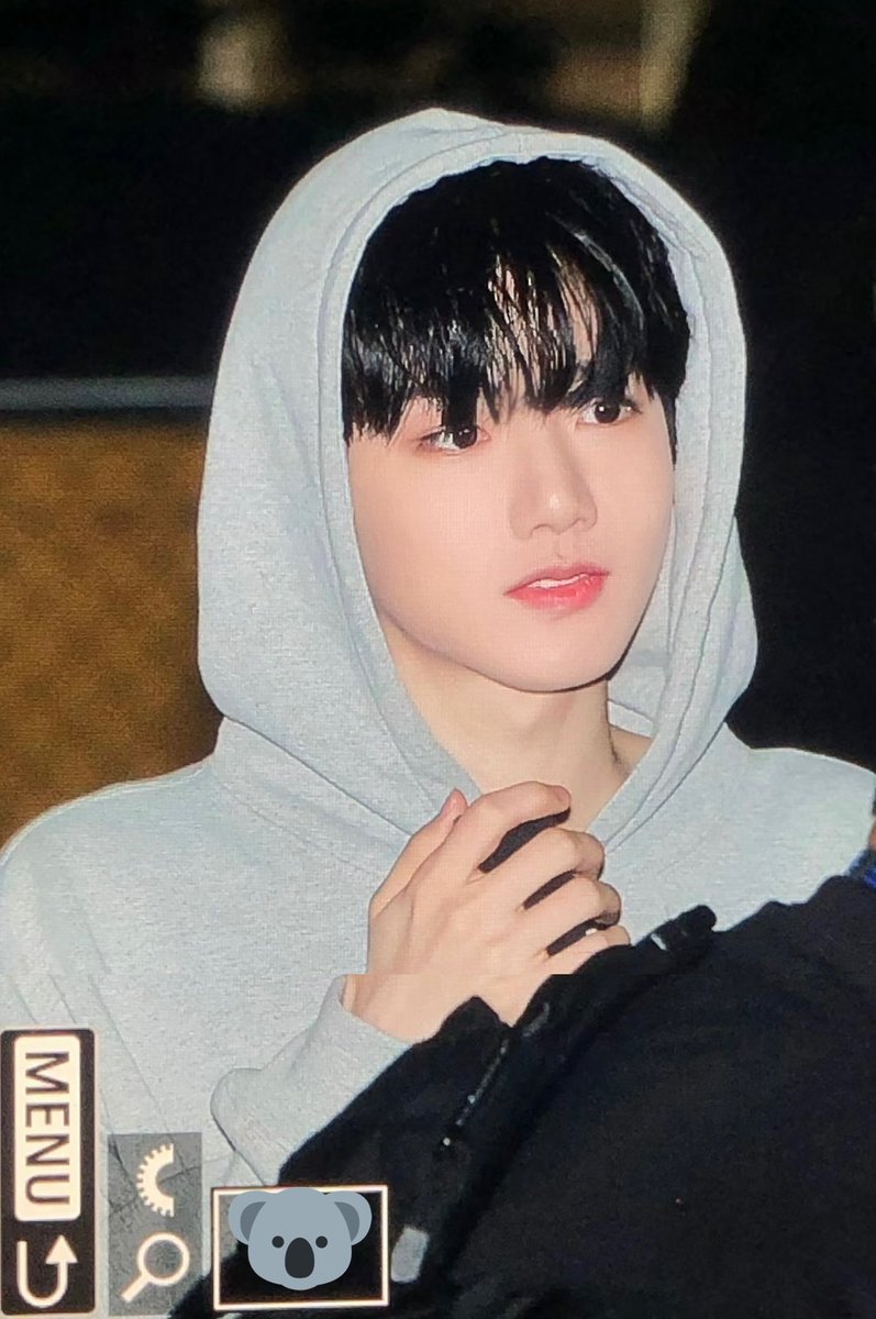 junkyu0909_net's tweet photo. [PRE]
220813
퇴근~
#treasure  #트레저  #준규 #김준규 #JUNKYU #ハンサムコアラ https://t.co/lGeGjzIeO5