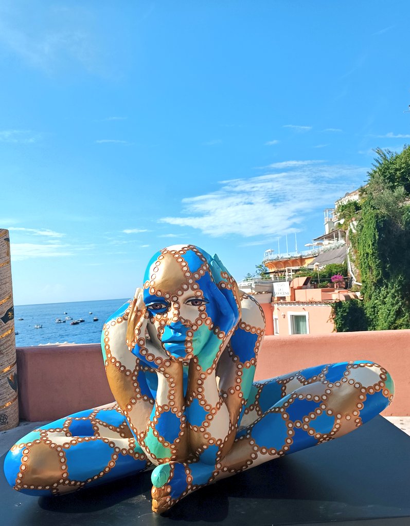 pallideidee's tweet photo. L'espressione comunicativa e i colori del mare di Im-plosione.
 Nei toni d’azzurro, turchese, sabbia e bronzo.
#Rabarama 
#implosione
#Positano https://t.co/DxxvSrguRE