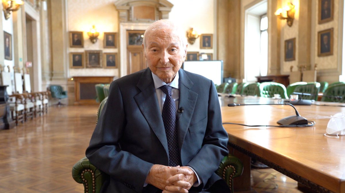 Un infinito grazie a #PieroAngela per tutto il lavoro fatto nella diffusione della scienza e della conoscenza. Per la vicinanza alla #scuola, ai giovani, al Ministero e alla sua missione.

Lo ricordiamo con il video, di un anno fa, ai nostri maturandi ▶️ youtu.be/77DzrTLrP7w