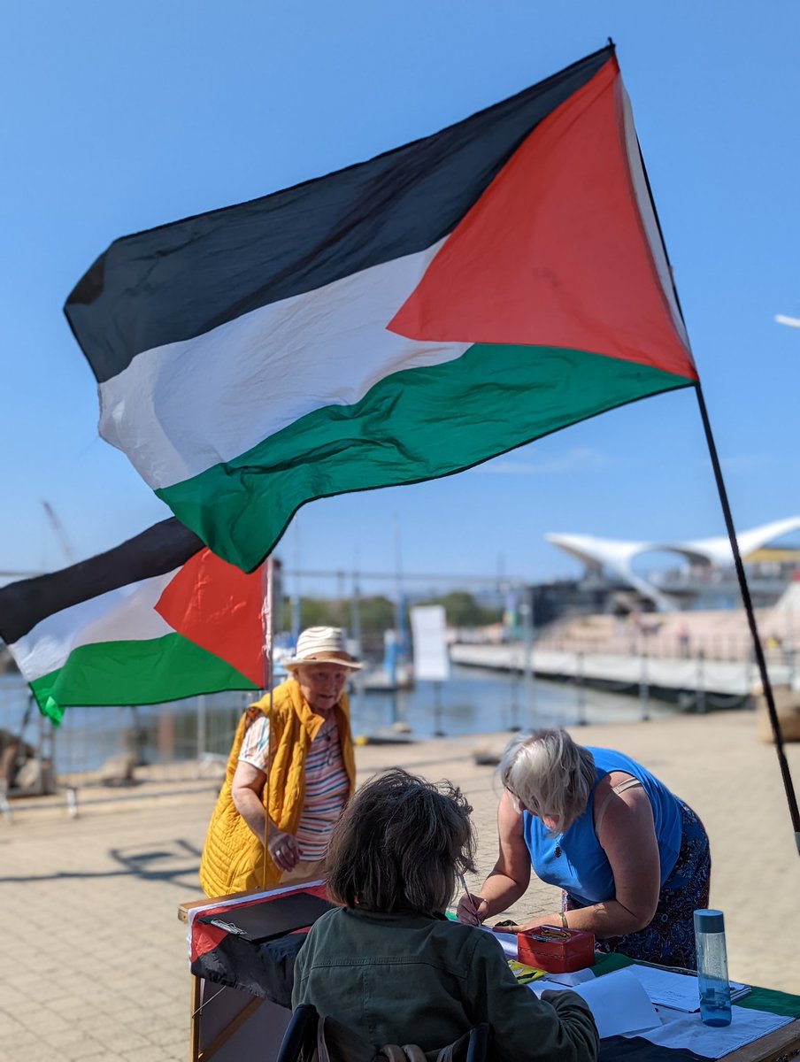 Humber_PSC's tweet photo. A good turnout today in support of #Gaza and #Palestine
It's a beautiful day. If you're going to @HumberStSesh keep yourselves hydrated and have fun! Thanks for your support today #HumberStreetSesh #Hull #HumberPSC https://t.co/nqkkU8Sgnz