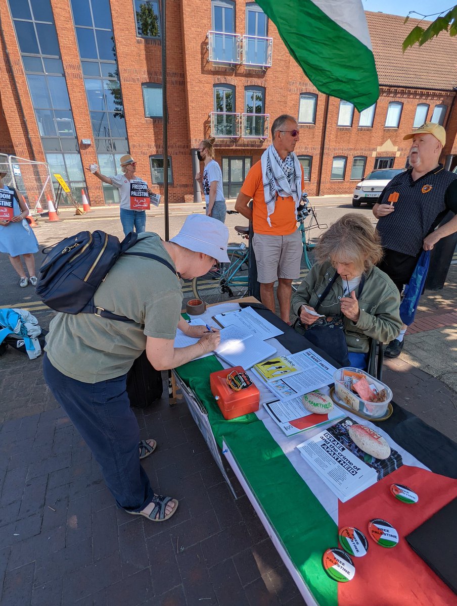 Humber_PSC's tweet photo. A good turnout today in support of #Gaza and #Palestine
It's a beautiful day. If you're going to @HumberStSesh keep yourselves hydrated and have fun! Thanks for your support today #HumberStreetSesh #Hull #HumberPSC https://t.co/nqkkU8Sgnz