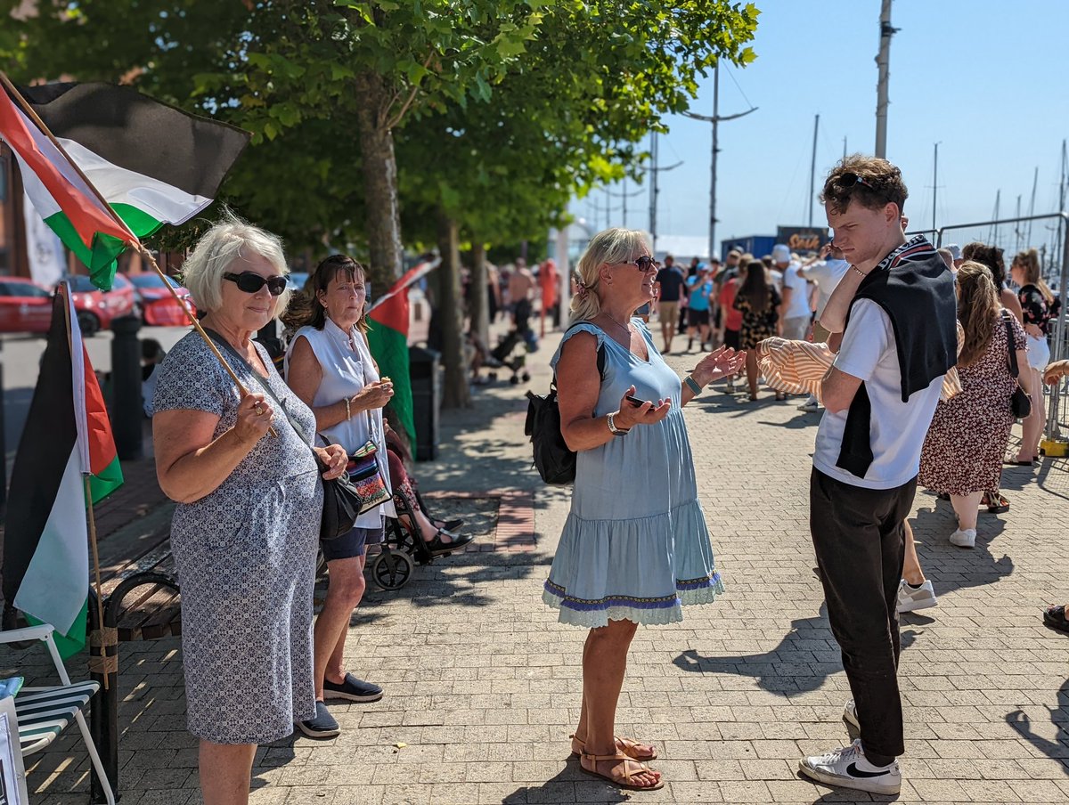 Humber_PSC's tweet photo. A good turnout today in support of #Gaza and #Palestine
It's a beautiful day. If you're going to @HumberStSesh keep yourselves hydrated and have fun! Thanks for your support today #HumberStreetSesh #Hull #HumberPSC https://t.co/nqkkU8Sgnz