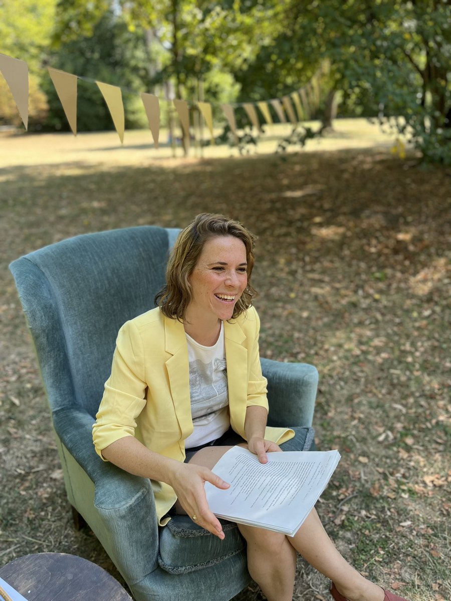 @sabrinahofmannwrites hat heute einen „Termin im Park“: Kommt dazu, genießt den Park &amp; viel Kunst &amp; Kultur bei Poesie im Park 22 – Eine Art Festival - einschließlich der Wortkunst meiner wunderbaren Frau bei ihrer Lesung um 15:30h im Schlosspark Biebrich