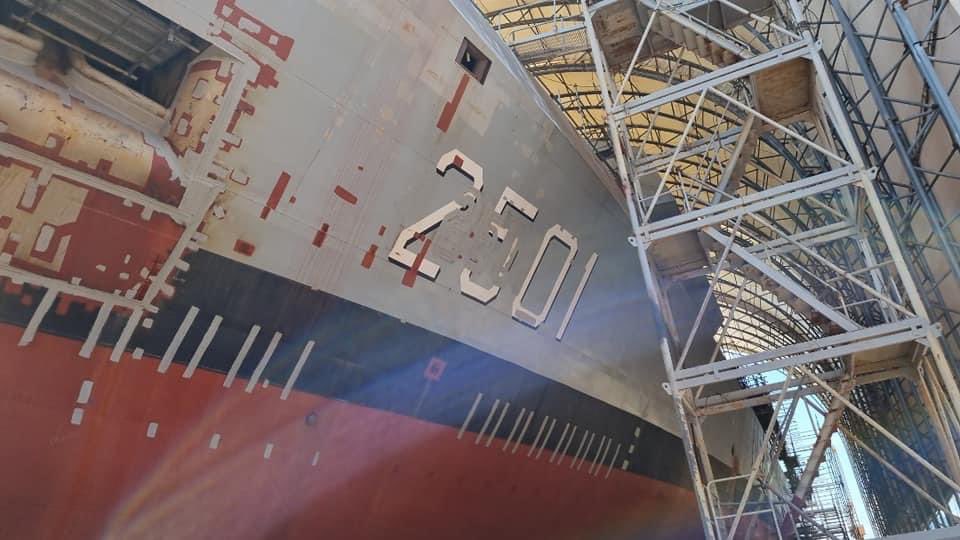 adzman86's tweet photo. Ini kapal atau besi buruk? RM 6 Bilion dah dibayar, ini LCS 1 dengan perkembangan yang paling terkehadapan berbanding 4 kapal lain dan LCS 6 belum mula dibina. Bayangkan skandal sebegini cuba ditutup perompak dengan mengandaikan rakyat bodoh untuk terima &amp; percaya. Anda ok? https://t.co/oLYoEOZqDq