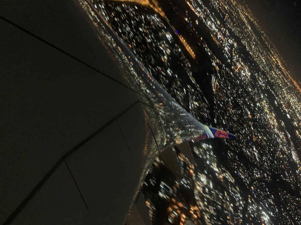 begottensun's tweet photo. 16hrs in a planes Jhb - ATL. 😔 5 hrs stop in ATL then 1:30hrs to DC.
#FreshinaBox #ILVP https://t.co/AKhVzZFohS