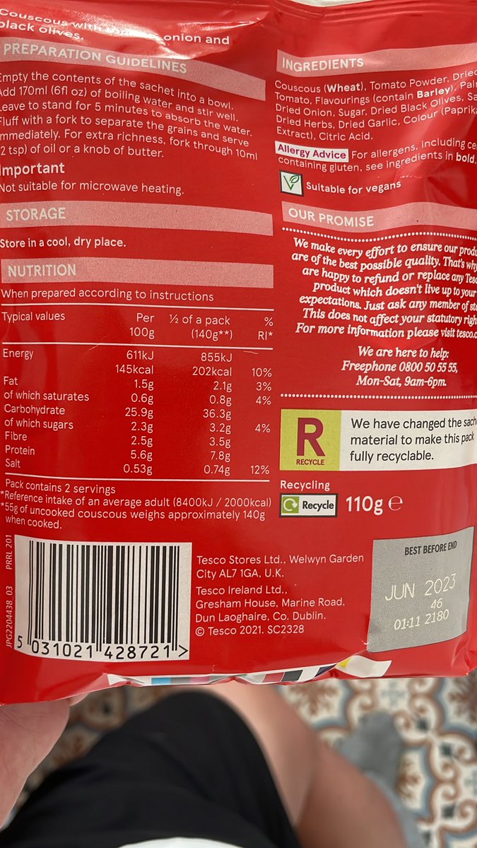 jack367831's tweet photo. @Tesco help. I’m confused. This sachet is 110g but it’s says 1/2 a pack is 140g. https://t.co/nRl5ZWYqz1