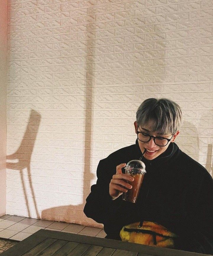 ———— 08:28
08M13D2022Y

 hello, my bestie for life. <3