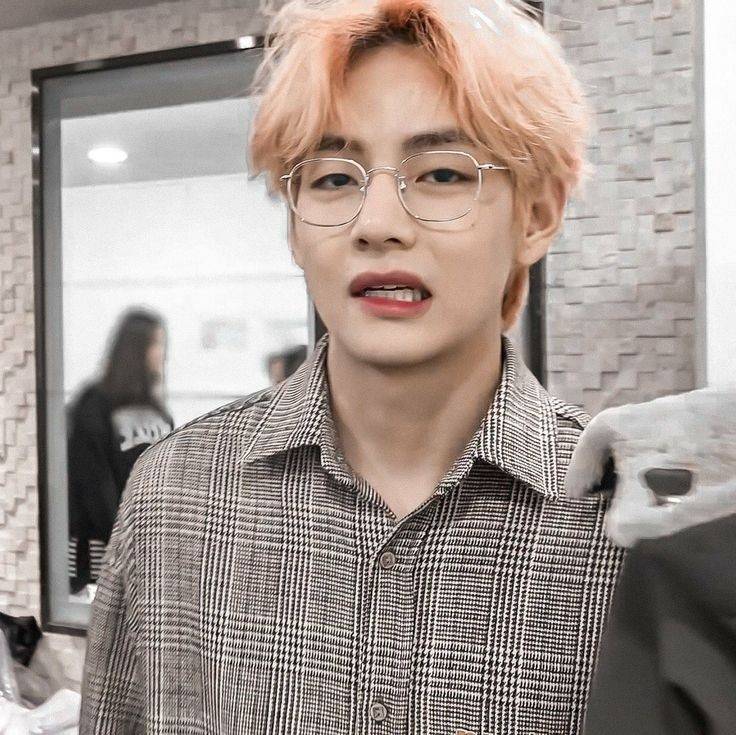 95SCONCERT's tweet photo. Peach hair taehyung https://t.co/ZZpewLCFUX