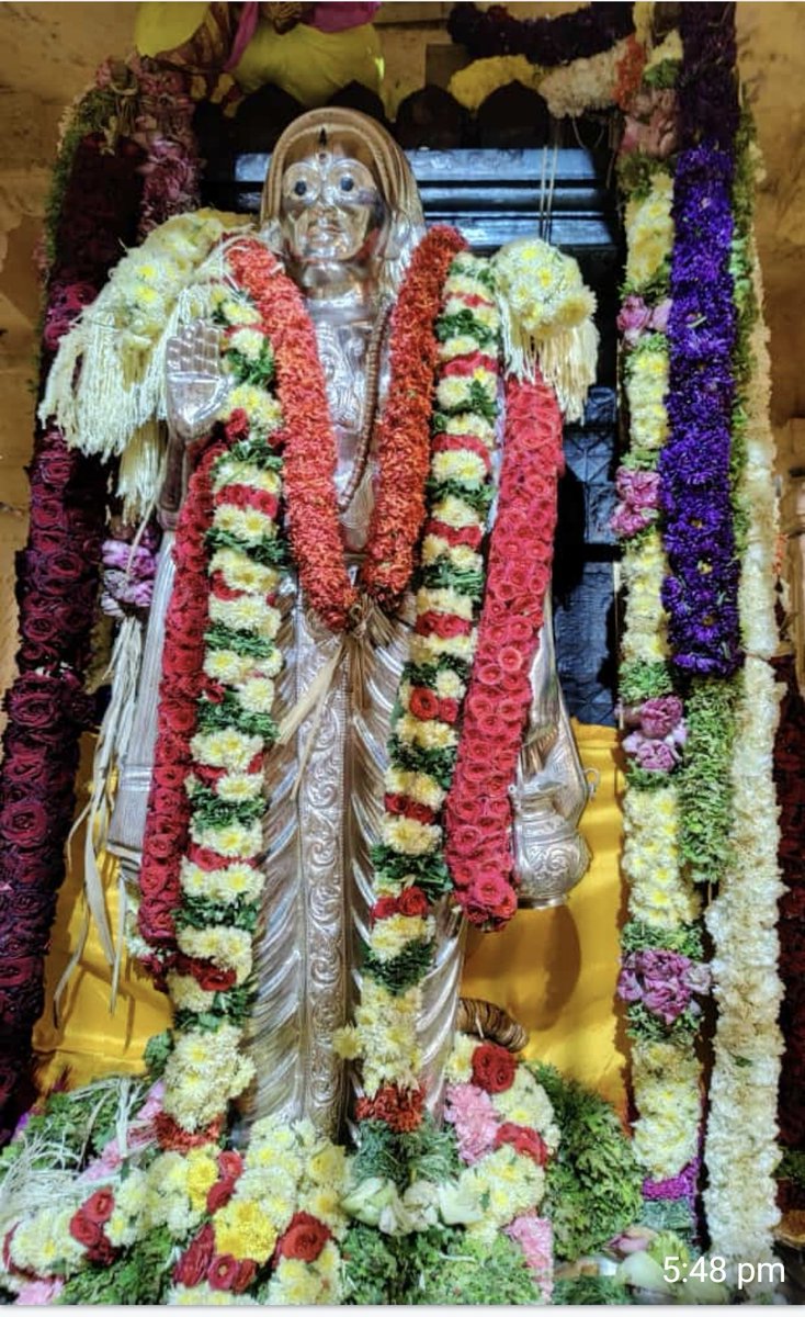 Jaggesh2's tweet photo. ಇಂದಿನ ಮಧ್ಯಾರಾಧನೆ ರಾಯರ ಬೃಂದಾವನದ ಅಲಂಕಾರ ದರ್ಶನ🙏 https://t.co/480QT8I1PN