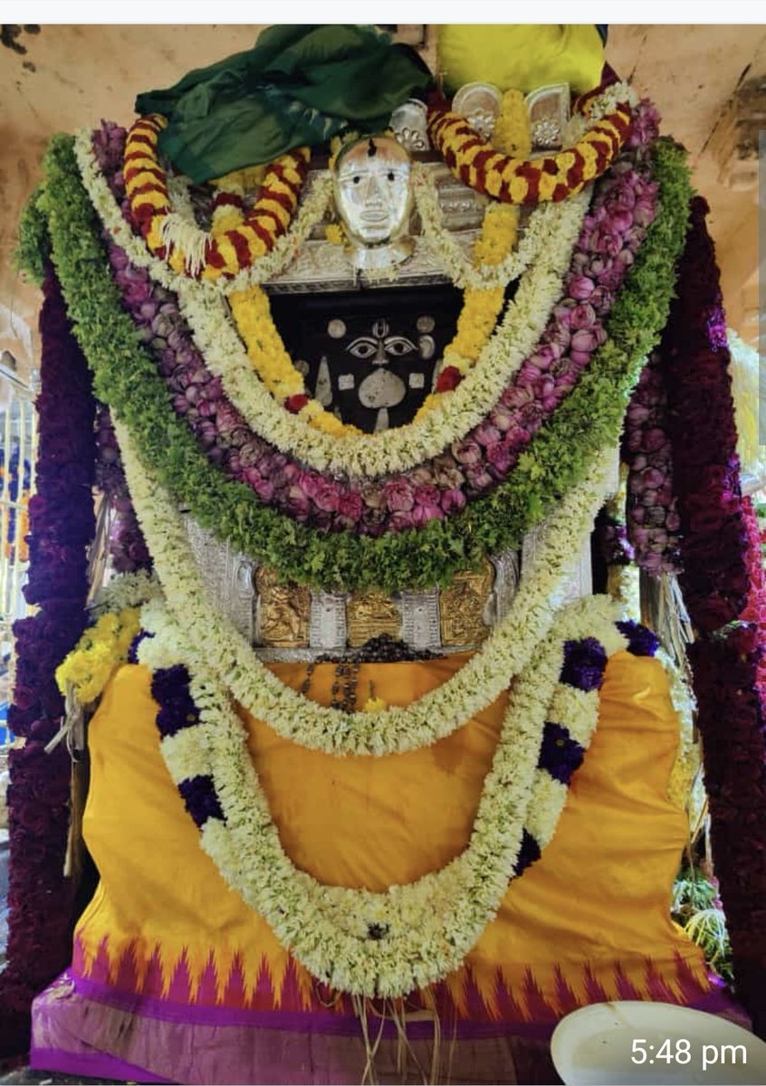 Jaggesh2's tweet photo. ಇಂದಿನ ಮಧ್ಯಾರಾಧನೆ ರಾಯರ ಬೃಂದಾವನದ ಅಲಂಕಾರ ದರ್ಶನ🙏 https://t.co/480QT8I1PN