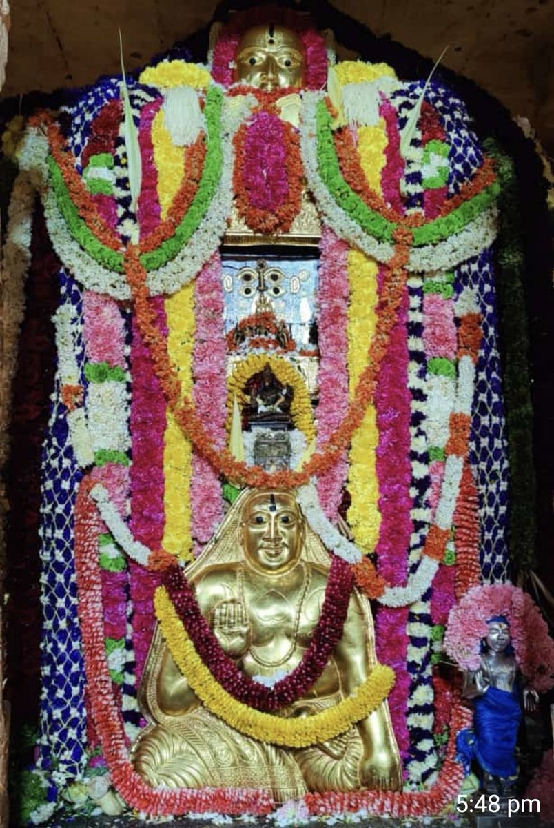 Jaggesh2's tweet photo. ಇಂದಿನ ಮಧ್ಯಾರಾಧನೆ ರಾಯರ ಬೃಂದಾವನದ ಅಲಂಕಾರ ದರ್ಶನ🙏 https://t.co/480QT8I1PN