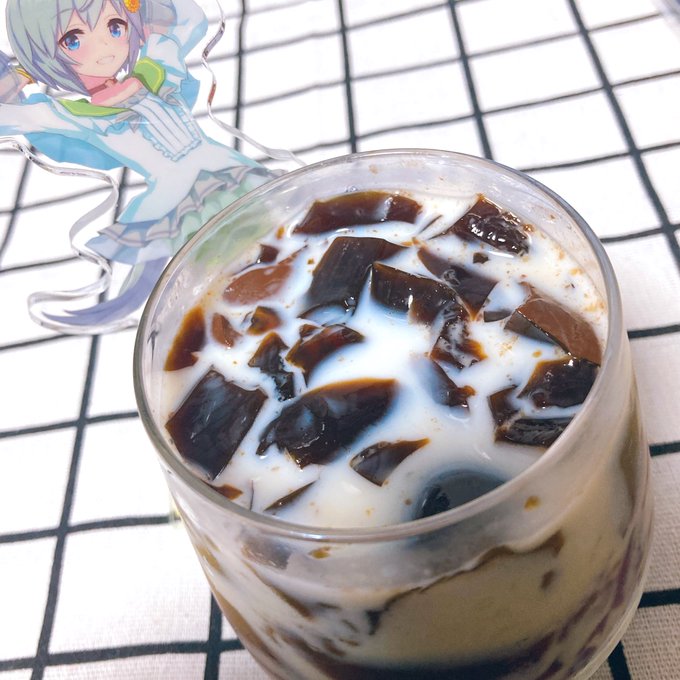 クラッシュしたコーヒーゼリーに牛乳注いだやつ(正式名称知らん) 