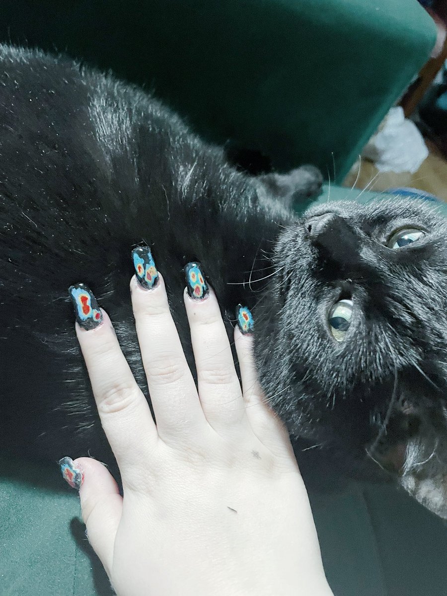 did my nails and then immediately had a reaction so i took them off but they were heat signature inspired! I just need to get a hand so I can make my own press ons I can’t do it on my hand w/o having a reaction