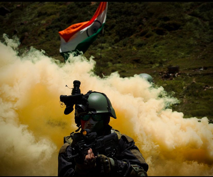 easterncomd's tweet photo. #HarGharTiranga 
#AzadiKaAmritMahotsav

#India will forever be the land of the free as it is the home of the Brave. BlackCatDivision TrishaktiWarriors always alert on the frontiers to defend the Tiranga at any cost... whatsoever.
@adgpi
@trishakticorps
@SpokespersonMoD https://t.co/46gcajh6K5