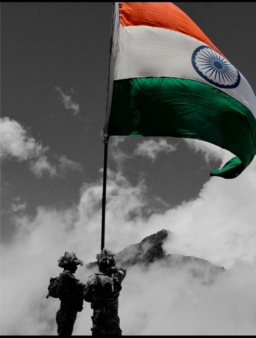 easterncomd's tweet photo. #HarGharTiranga 
#AzadiKaAmritMahotsav

#India will forever be the land of the free as it is the home of the Brave. BlackCatDivision TrishaktiWarriors always alert on the frontiers to defend the Tiranga at any cost... whatsoever.
@adgpi
@trishakticorps
@SpokespersonMoD https://t.co/46gcajh6K5