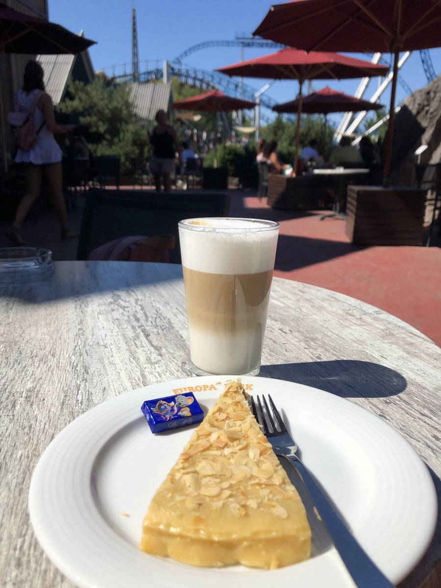 MissHoefje's tweet photo. @MarwinvdH @AfterParkLounge @europaparkNL Ik kan er geen (witte) chocola van maken https://t.co/d2wVxzyITw
