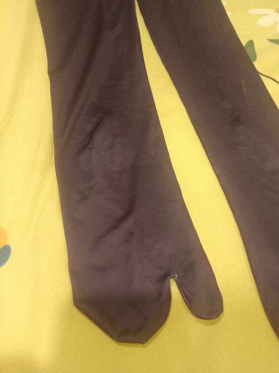 ebrbuxhdb's tweet photo. 刚拍完了雷电将军的正片，妹子现场脱掉的衣服，还带一些香味，佛系挂，24小时后本条失效（之前的甘雨已出）
＃原神 ＃雷电将军 ＃原味袜子 ＃cos袜 ＃恋物癖 ＃打胶 https://t.co/ZJMYS0Amh5