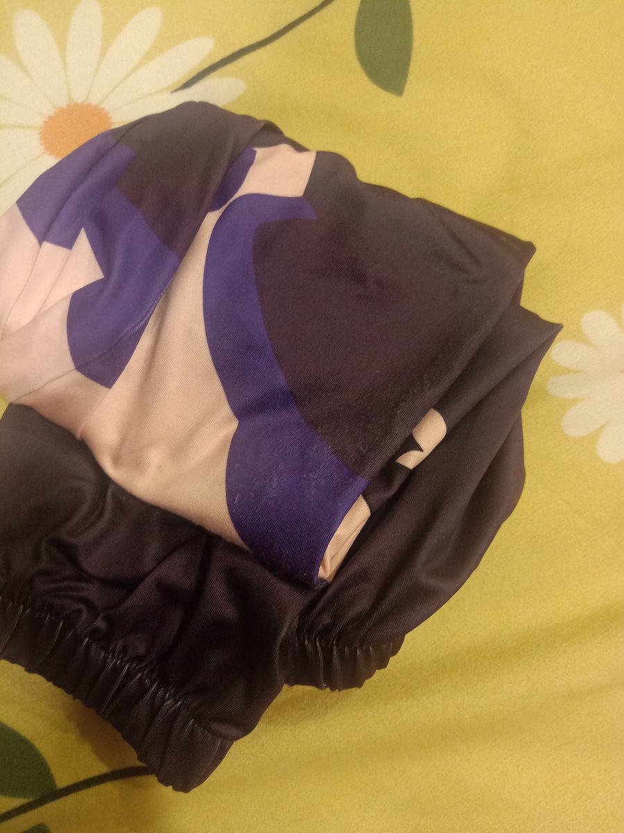 ebrbuxhdb's tweet photo. 刚拍完了雷电将军的正片，妹子现场脱掉的衣服，还带一些香味，佛系挂，24小时后本条失效（之前的甘雨已出）
＃原神 ＃雷电将军 ＃原味袜子 ＃cos袜 ＃恋物癖 ＃打胶 https://t.co/ZJMYS0Amh5
