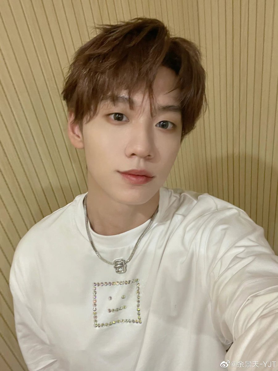 tonyyu_th's tweet photo. (220813) 余景天-YJT | Weibo Update! 

😄

🔗 https://t.co/Tj6fc8mIsb

#TonyYu #YuJingTian #余景天 
#토니 #อวี๋จิ่งเทียน https://t.co/vp6OMSTsFp