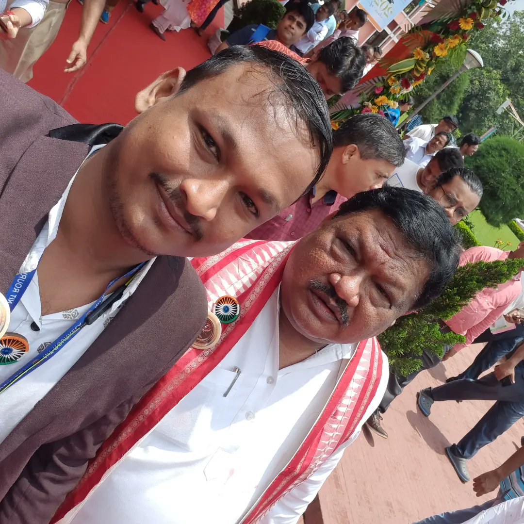 Krushna_chsahu's tweet photo. Here Im sharing some 🤳 with Chief guest and guests during the celebration of XIX Convocation in our august Institution @nitrourkela
@dpradhanbjp
@jualoram
@EduMinOfIndia 
 #19thconvocation #nitrkl #proudmoment https://t.co/1wM8qIAWY9