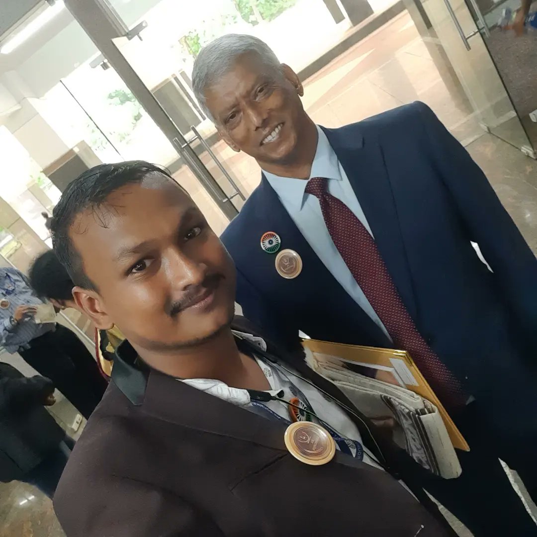 Krushna_chsahu's tweet photo. Here Im sharing some 🤳 with Chief guest and guests during the celebration of XIX Convocation in our august Institution @nitrourkela
@dpradhanbjp
@jualoram
@EduMinOfIndia 
 #19thconvocation #nitrkl #proudmoment https://t.co/1wM8qIAWY9