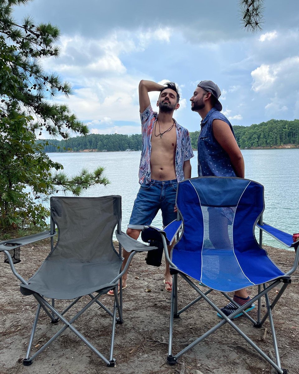 FredFabiOficial's tweet photo. Vivir libre, vivir feliz, sin complejos y tratando siempre de agradarnos a nosotros mismos, no a los demás ✌🏻👬
.
.
.
#fredfabi #atlanta #boys #gayboy #gayatlanta #gaycolombia #body #diverso #diversidad #cuerposdiversos #happy https://t.co/wtKM5JVnbE