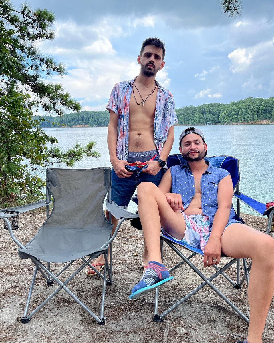 FredFabiOficial's tweet photo. Vivir libre, vivir feliz, sin complejos y tratando siempre de agradarnos a nosotros mismos, no a los demás ✌🏻👬
.
.
.
#fredfabi #atlanta #boys #gayboy #gayatlanta #gaycolombia #body #diverso #diversidad #cuerposdiversos #happy https://t.co/wtKM5JVnbE