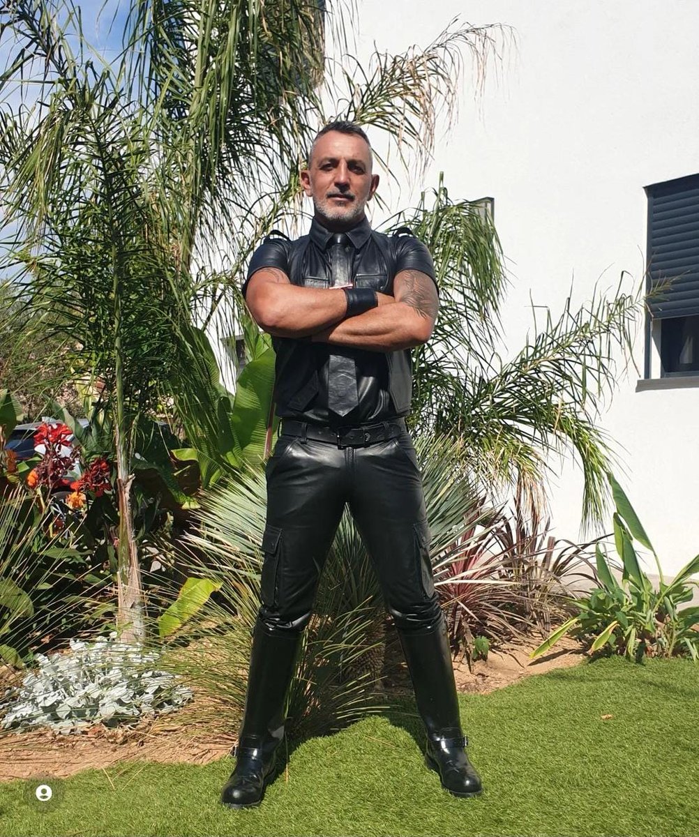 StephaneDosset1's tweet photo. #leatherman #gayleather #fetishman https://t.co/pK3ubX74oy