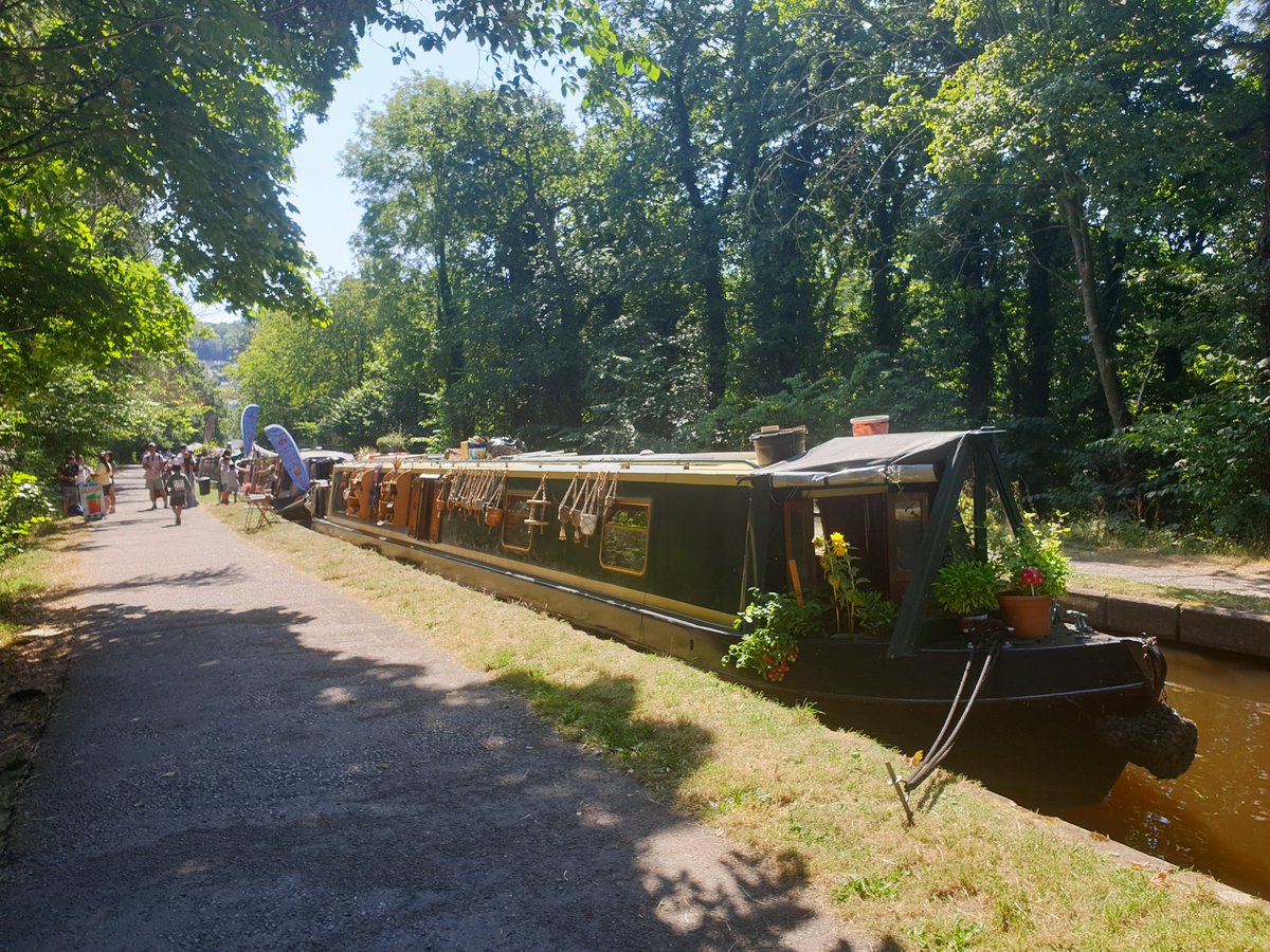 3 Boats trading near the Pontcysyllte aqueduct today - @crafts_down @TheSlushBoat @GangplankGin - #boatsthattweet #rovingtraders