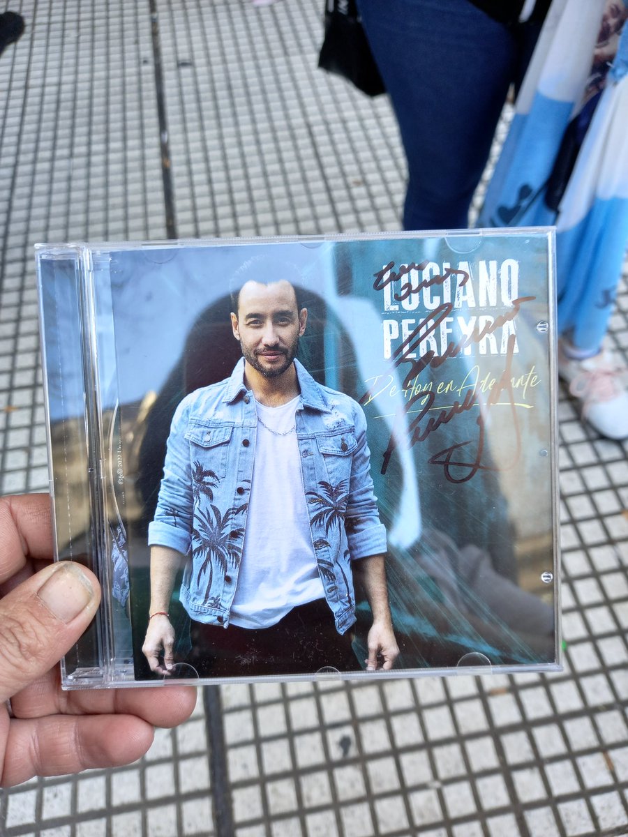 Paula03495225's tweet photo. @LucianoPereyra Super feliz 😄 gracias gracias y mil gracias por llenar mi ♥ de alegría https://t.co/yLdv0ciqdC