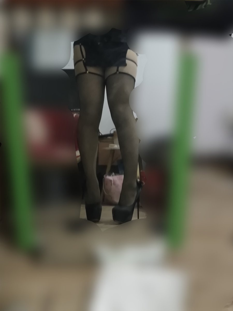 LillPupil's tweet photo. 贞操锁和假唧唧
17厘米的高跟鞋
勒住大腿的网袜
F杯的义乳
勉强遮住前后的上衣
今天晚上就这样出门的话会怎么样呢
#伪娘 #男の娘 #露出挑戰 #伪街 #伪娘日常 #肛塞调教 #调教 #贞操锁 #变态 #伪娘m #crossdresser https://t.co/DcmE2HdIP2